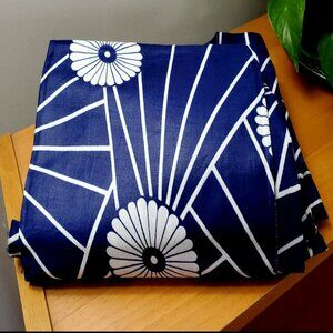 COTTON FLORAL PRINT FABRIC LOT ASSORTED SIZES NAVY BLUE WHITE NEW REMNAINTS